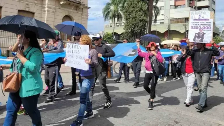 Docentes repudiaron las amenazas de descuento por realizar Paro