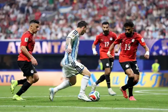 Argentina le ganó 3-2 a Egipto y pasó a Cuartos de Final