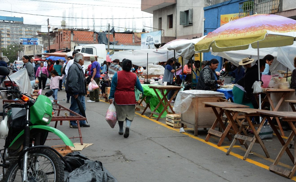 Vendedores ambulantes denuncian caída de ventas y hostigamiento en Capital