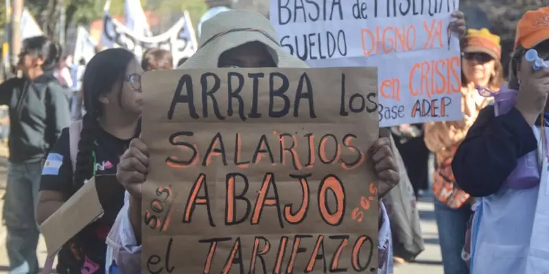 Docentes continúan con el ayuno y permanencia en Plaza Belgrano