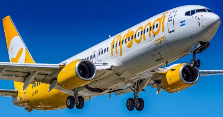 Flybondi cesa operaciones por cancelaciones y retrasos