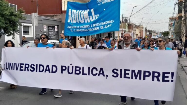 Docentes jujeños expresaron indignación por el aumento ofrecido