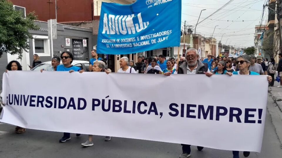 Docentes jujeños expresaron indignación por el aumento ofrecido
