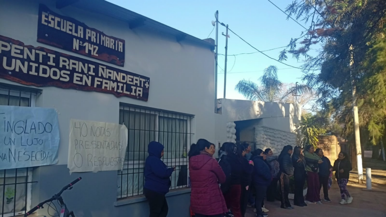 Padres mantienen tomada una escuela de El Bananal y exigen obras urgentes