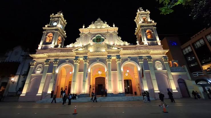 Peregrinos llegaron a la Catedral de Salta para renovar su fe